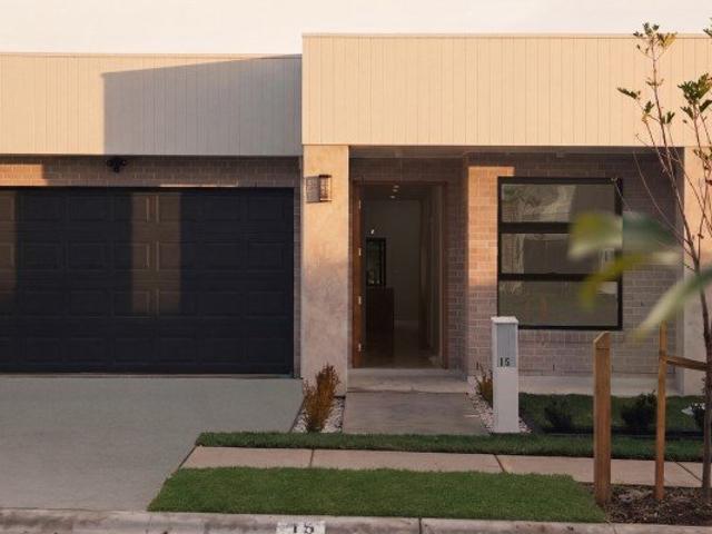 House and Granny Flat with Six Bedrooms and Alfresco Entertaining