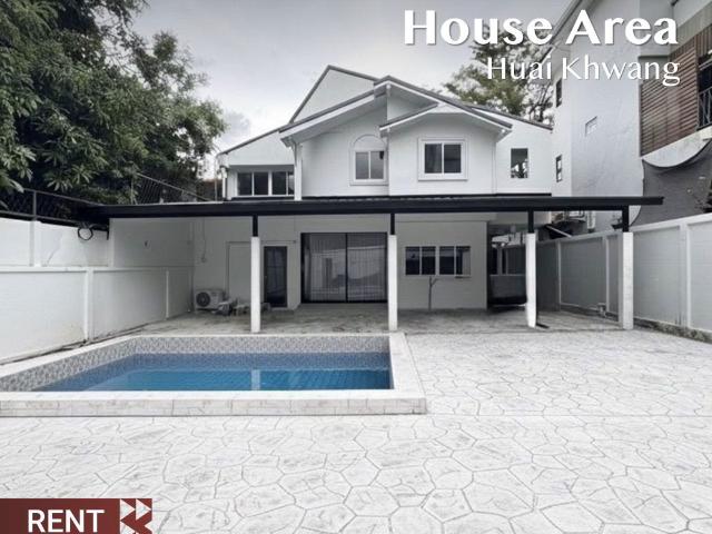 House Area Huai Khwang รีโนเวทใหม่ มีสระว่ายน้ำส่วนตัว