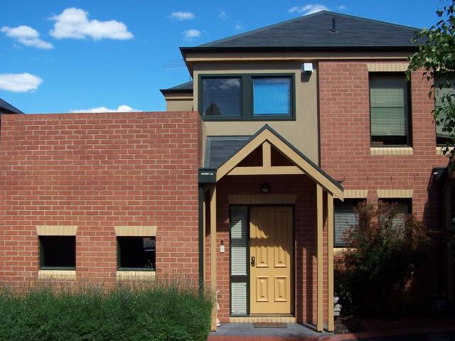 house at 4/20 22 Ivanhoe Parade, Ivanhoe