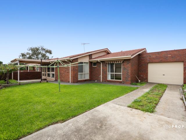 House at 42 Cocoparra Crescent, TAYLORS LAKES, Australia