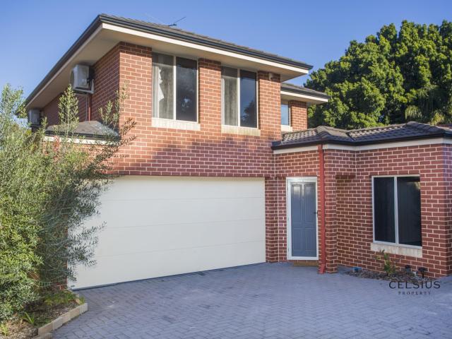 house at 4/34 Knutsford Avenue,RIVERVALE WA 6103