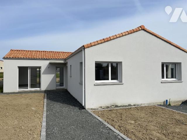 House at 44 Pont Saint Martin, PONT ST MARTIN, 44860, France