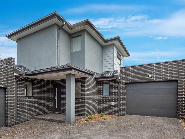 house at 4/8 Bamfield Road, Heidelberg Heights