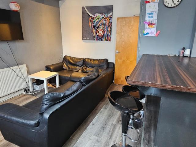 house at 4 Hopewell Place, Hyde Park, Leeds LS6 1PN, United Kingdom