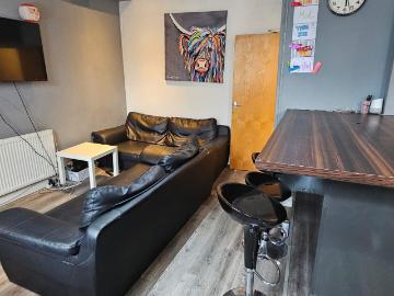house at 4 Hopewell Place, Hyde Park, Leeds LS6 1PN, United Kingdom