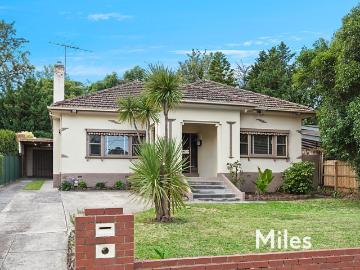 house at 4 Kingsley Street, Ivanhoe