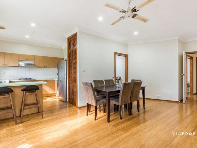 House at 4 Santed Court, ROWVILLE, Australia