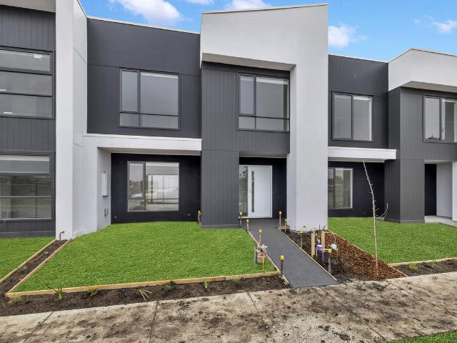 house at 4b Nelson Street, Cranbourne East VIC 3977, Australia