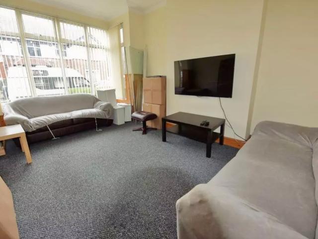 house at 5 Newport Mount, Headingley, Leeds LS6 3DB, United Kingdom