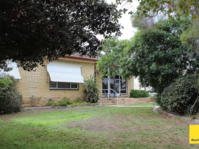 house at 5 Broad Court, Kangaroo Flat, VIC 3555