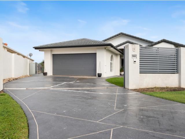 house at 5 Glenwater Cres, Helensvale