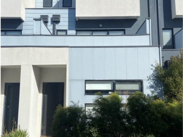 house at 5 Hedge Place, PAKENHAM VIC 3810, Australia