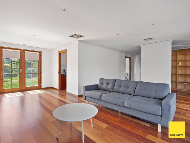 house at 5 Louisa Court, Strathdale, VIC 3550