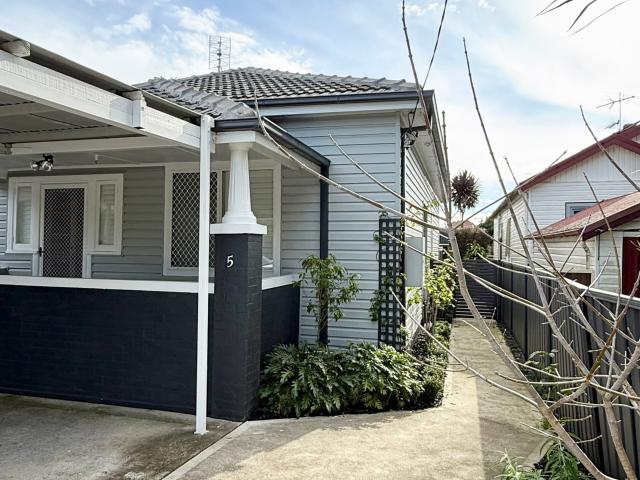 house at 5 Rawson St, Mayfield NSW 2304