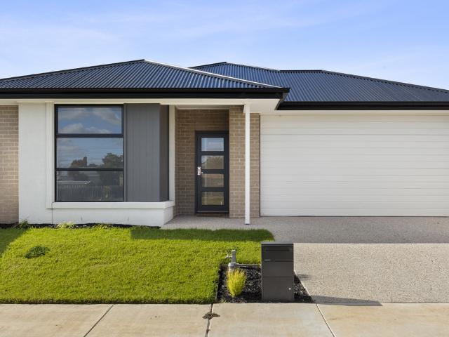 house at 5 Regency Drive, Drysdale VIC 3222, Australia