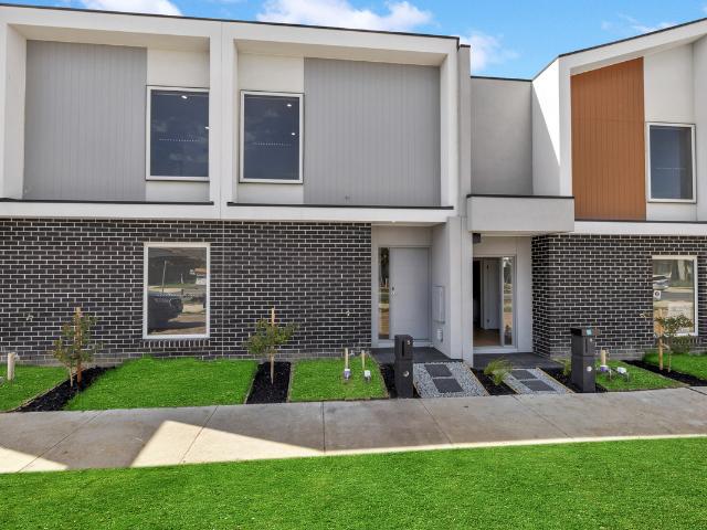 house at 5 Shropshire Walk, Clyde VIC 3978, Australia