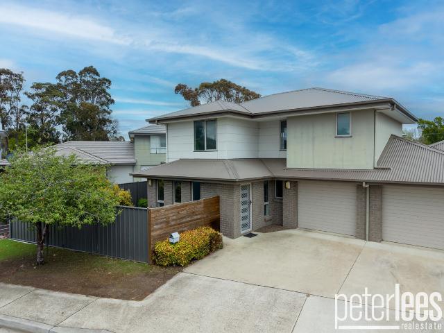 house at 5 / 9 11 Hortus Place, Newnham TAS 7248
