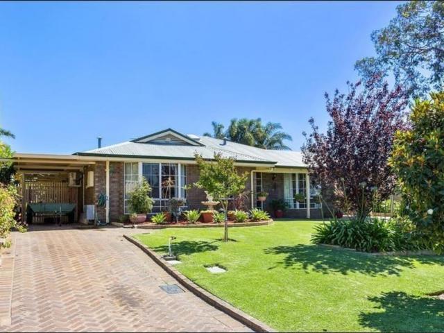 house at 61 The Crest, Woodvale, WA 6026, Australia