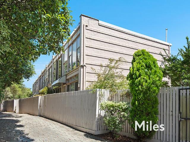 house at 6/27 Locksley Road, Ivanhoe