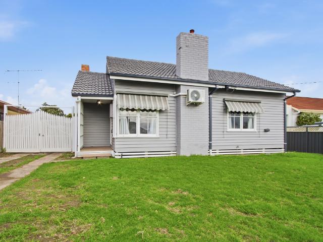 house at 6 Stanton Street, Morwell VIC 3840, Australia