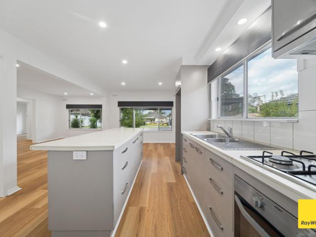 house at 6 Unmack Court, North Bendigo, VIC 3550