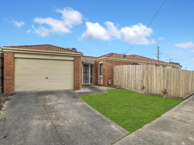 house at 73 Simon Drive, Pakenham VIC 3810, Australia