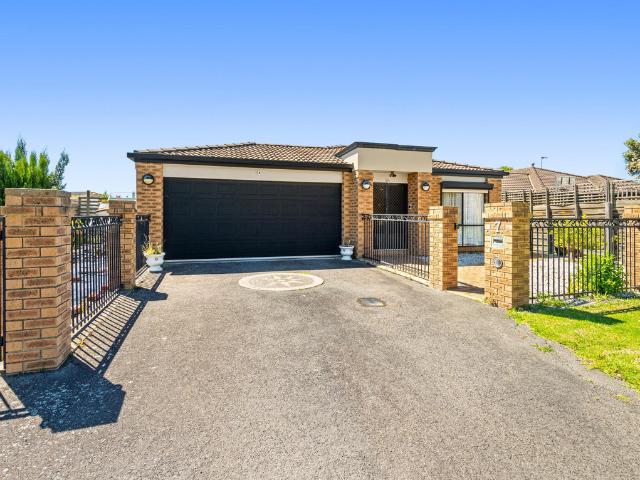 house at 7 Barton Place, Traralgon VIC 3844, Australia
