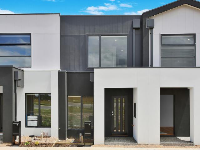 house at 7 Pajaro Walk, Clyde North VIC 3978, Australia