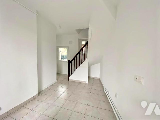 House at 80 Roye, ROYE, 80700, France