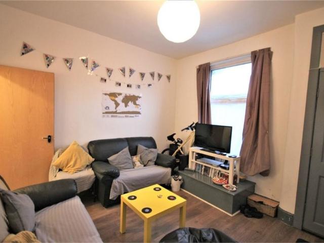 house at 82 Harold Terrace, Hyde Park, Leeds LS6 1LD, United Kingdom