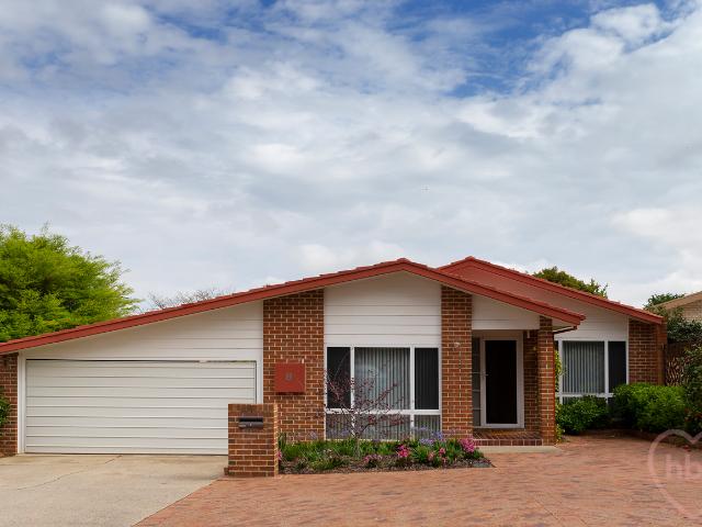 house at 8 Fristrom Crescent