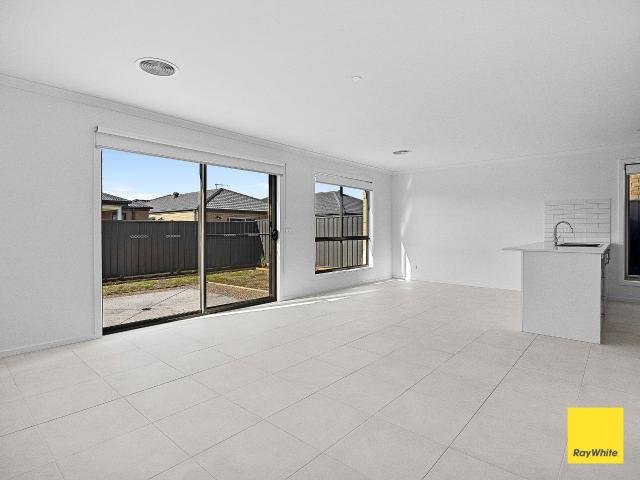 house at 8 Garrett Street, Huntly, VIC 3551