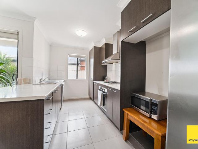 house at 98 Bassett Drive, Strathfieldsaye, VIC 3551