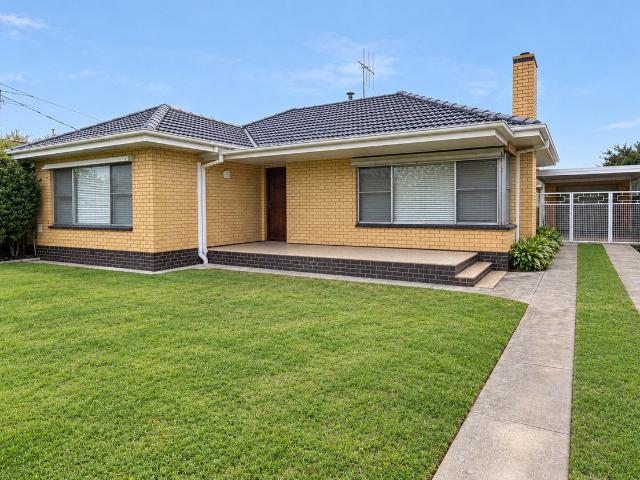 house at 9 Hill Street, Shepparton VIC 3630, Australia