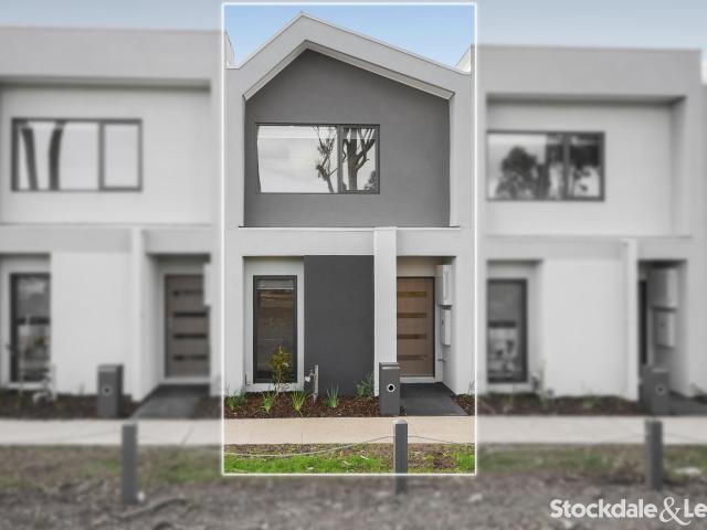 house at 13 Bayou Walk, Sunbury VIC, Australia