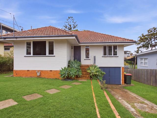house at 10 Justin Street, Holland Park West, Australia