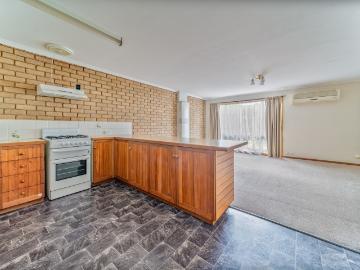 house at 1/10 York Street, Bendigo, VIC 3550