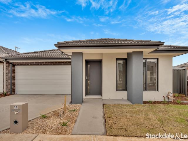 house at 11 Turning Loop, Fraser Rise VIC, Australia