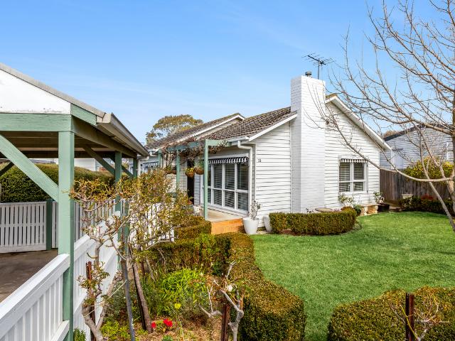house at 11 Karana Avenue, Grovedale VIC 3216, Australia