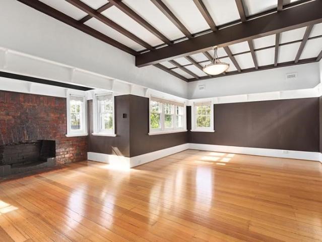 house at 124 The Righi, Eaglemont
