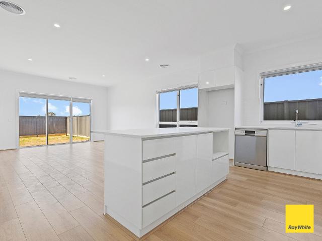 house at 12 Zoutons Way, Huntly, VIC 3551