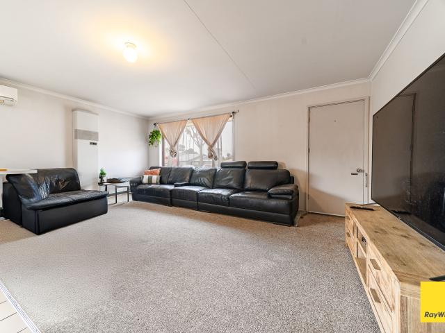 house at 1/32 Helm Street, Kangaroo Flat, VIC 3555