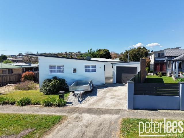 house at 138 Alanvale Road, Newnham TAS 7248
