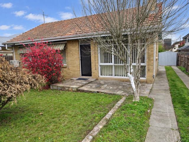 house at 138 Ivanhoe Parade, Ivanhoe