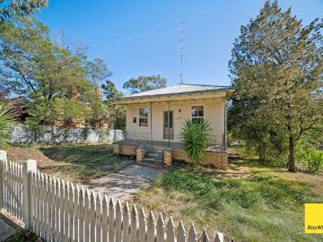 house at 17 Bannerman Street, Bendigo, VIC 3550