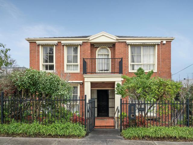 house at 1/40 Dale Street, Bulleen