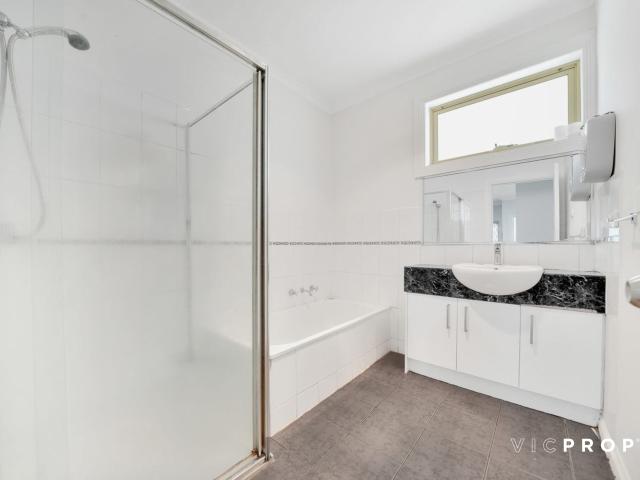 House at 1/44 Helen Street, ST ALBANS, Australia