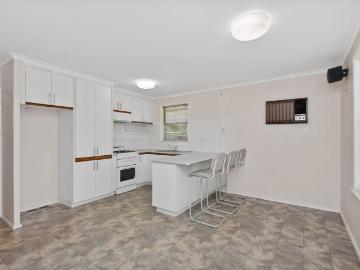 house at 14 Lowndes Street, Kennington, VIC 3550