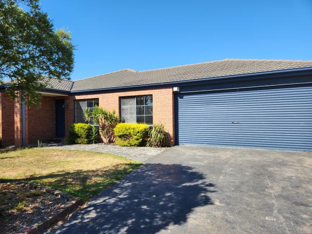 house at 16 Rosslare Place, Cranbourne VIC, Australia