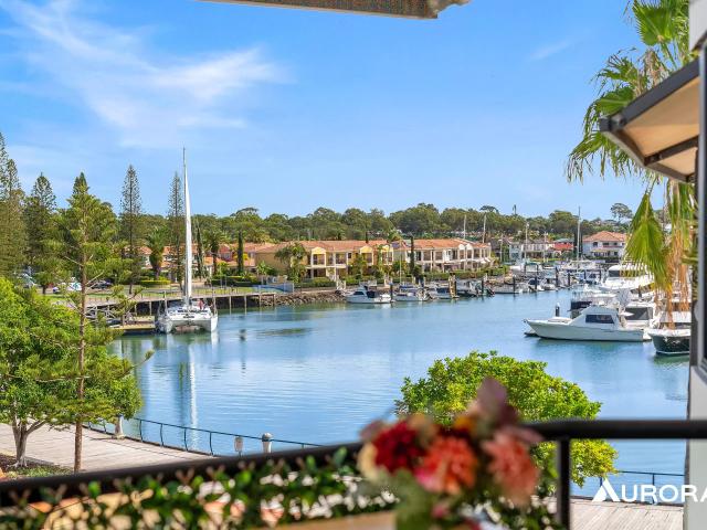 house at 17/2 10 Masthead Drive, Cleveland, Australia